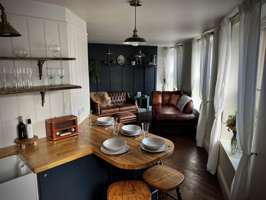 Period Apartment, Great Views, In Heart Of Town. Bradford-On-Avon Exteriér fotografie