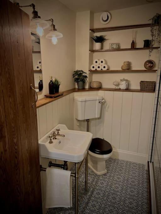 Period Apartment, Great Views, In Heart Of Town. Bradford-On-Avon Exteriér fotografie