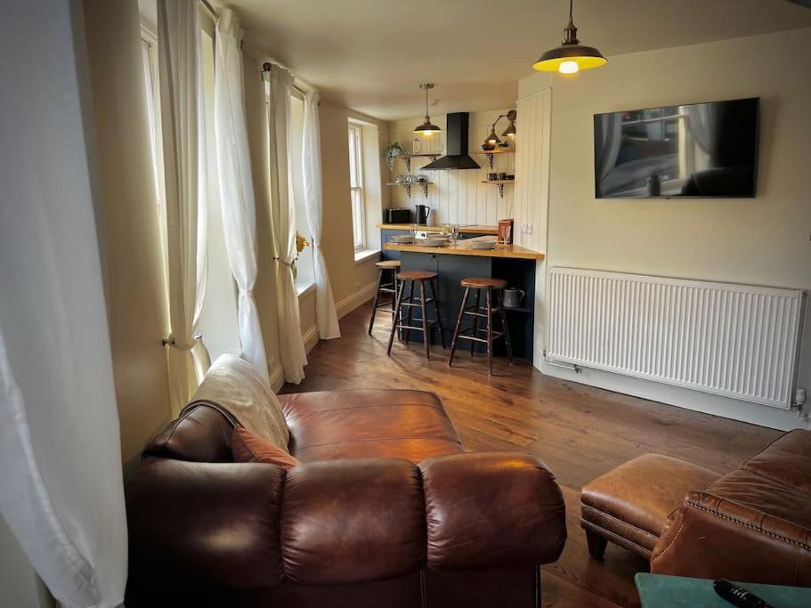 Period Apartment, Great Views, In Heart Of Town. Bradford-On-Avon Exteriér fotografie